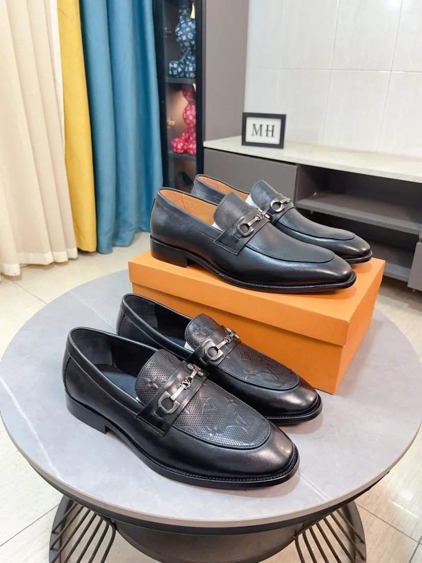 Men's Men's Shoes 💰458🌹🌹Niuli [LV] Louis Vuitton's new open-edge pigskin shoes are the most popular classic. Synchronized with the official website, the upper adopts Italian imported upper embossing➕comfortable cowhide lining, fashionable atmosphere, unique brand and unique craftsmanship. Highlighting the hot style of the new year. Stop hesitating, stop wandering, get it now. Code number: 38--44